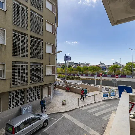 Apartment New By The Metro Iv *