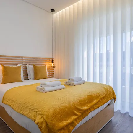 New By The Metro Iv Apartment Lissabon