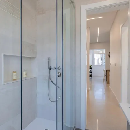 New By The Metro Iv * Lisboa