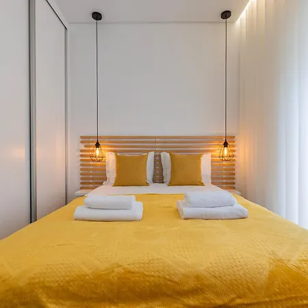 New By The Metro Iv Appartement *