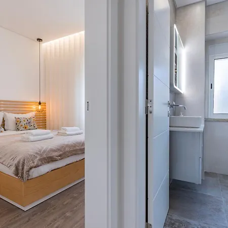 New By The Metro Iv Appartement *