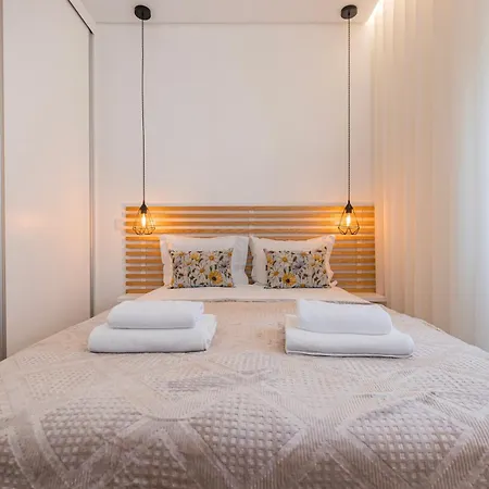 New By The Metro Iv Appartement